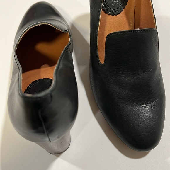 Latigo - 8.5, black leather heels, Kala - Picture 11 of 13